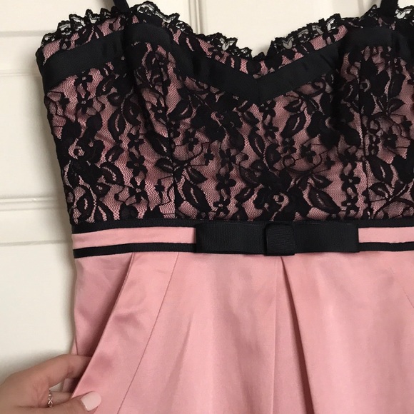 Lace pink dress - Picture 2 of 3